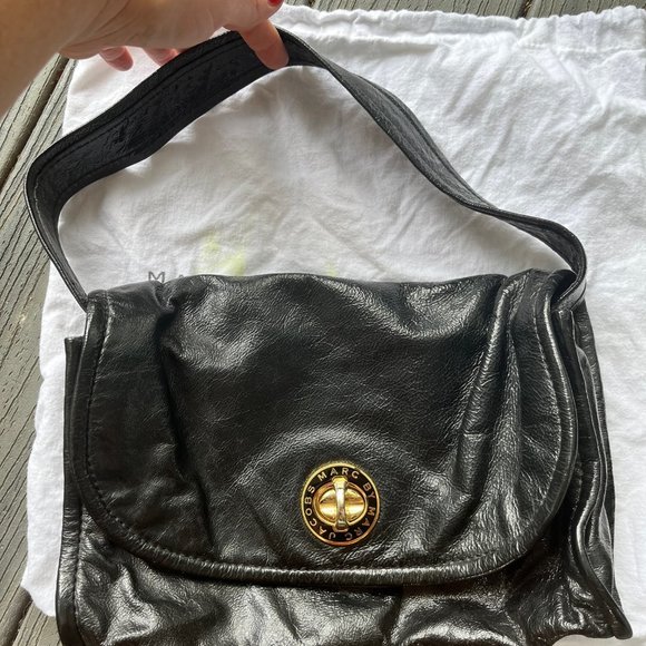 MARC BY MARC JACOBS PATENT LEATHER BLACK HANDBAG - Picture 2 of 8